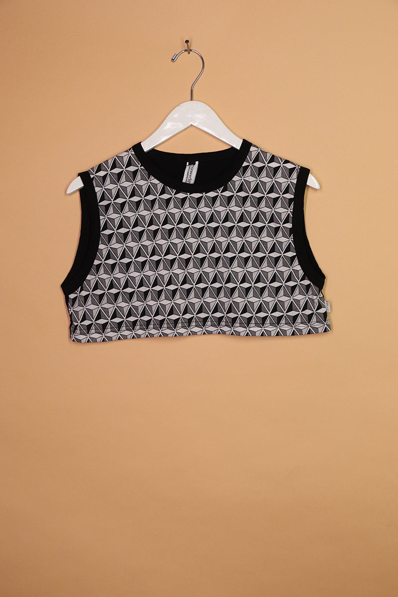 Sample#01150- Optic Black And White Extreme Crop Tank-M