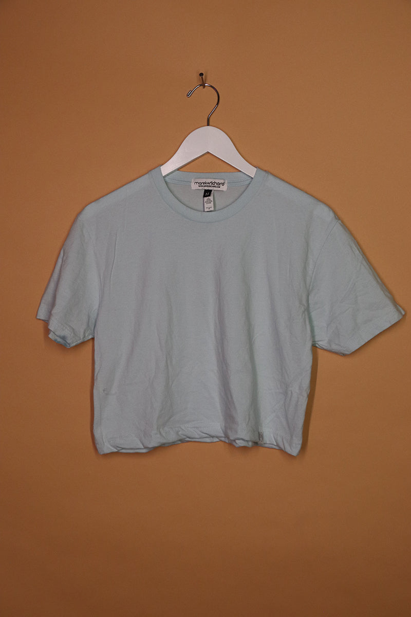 Sample#01383- Core Light Blue Crop Tee-M