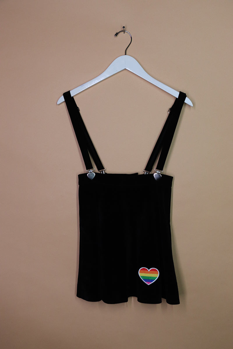 Sample#02021-Suspenders Black Heart Patch Skirt-S