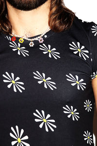 Daisy All Over Print Fitted Crop Tee- Black