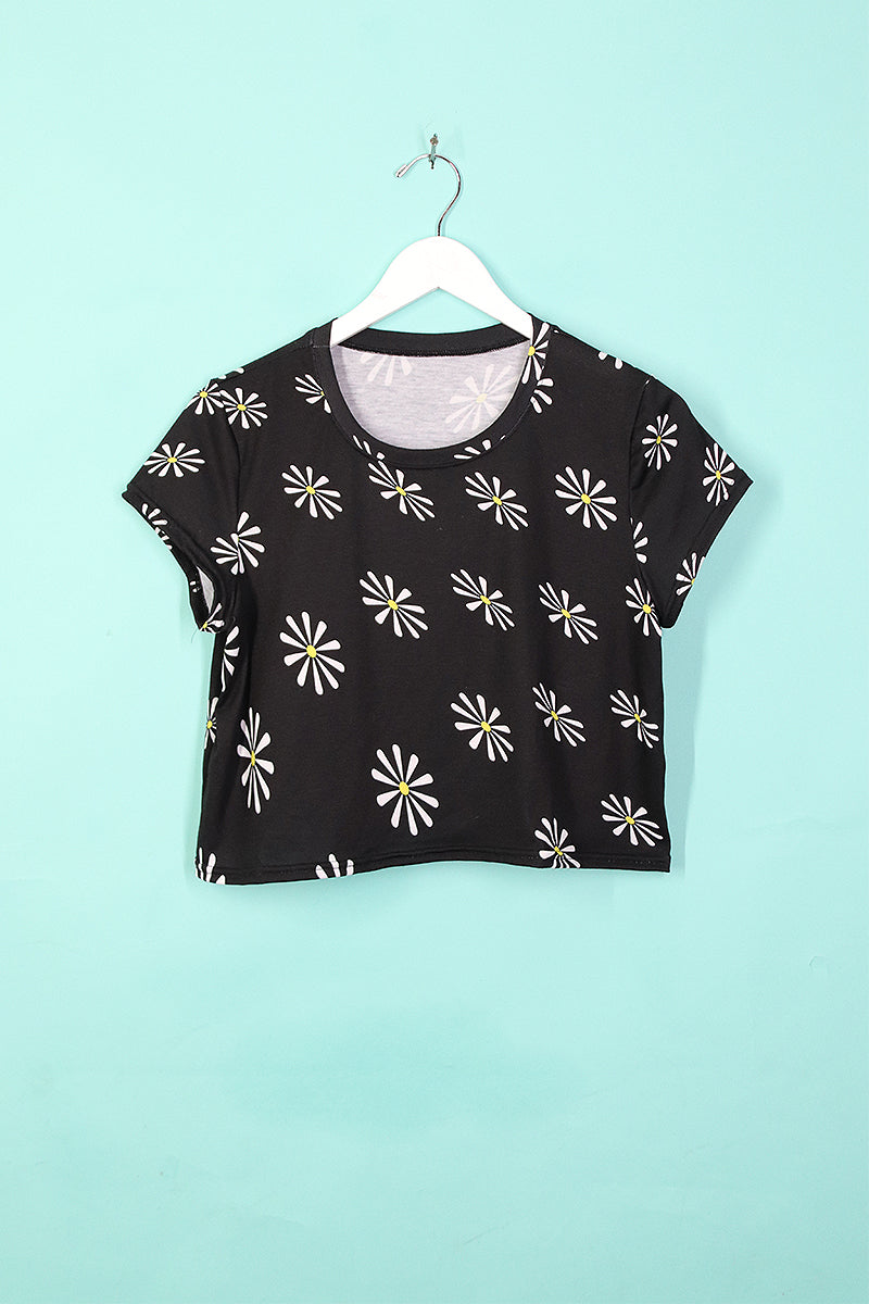 Sample#00585-Daisy All Over Print Fitted Crop Tee Black- M