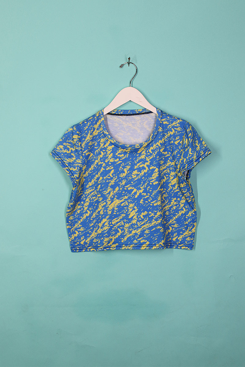 Sample#00608-90's Print Fitted Crop Tee Blue Yellow- M